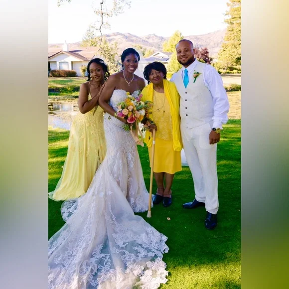 🚨Authentic Allure Wedding Gown and Cathedral-length Veil -💍💒 - 3-Day SALE ONLY - Picture 14 of 16